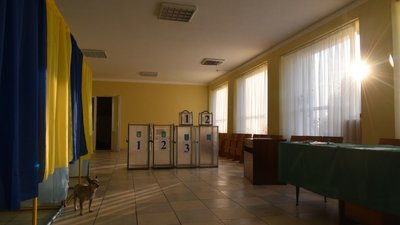 Місце розташування 3 виборчих дільниць в Ужгороді змінили, ще 1 розформували