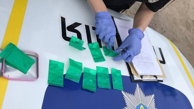 У Черкасах затримали жінку з наркотиками. Слідчі відкрили кримінальну справу У Черкасах затримали жінку з наркотиками. Слідчі відкрили кримінальну справу