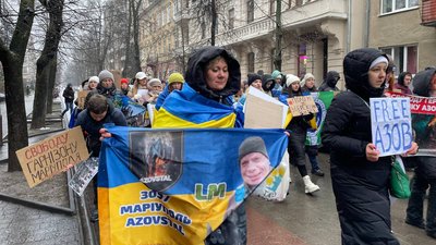 Мирна акція на підтримку військовополонених "Не мовчи! Полон вбиває!" в Івано-Франківську Мирна акція на підтримку військовополонених "Не мовчи! Полон вбиває!" в Івано-Франківську