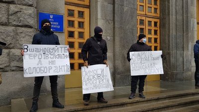 За пільги, перейменування вулиць та проти коксохіму: потрійний пікет під Харківською міськрадою За пільги, перейменування вулиць та проти коксохіму: потрійний пікет під Харківською міськрадою