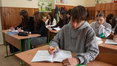 В ужгородському ліцеї №5 44 учасники склали НМТ: як минув день тестування