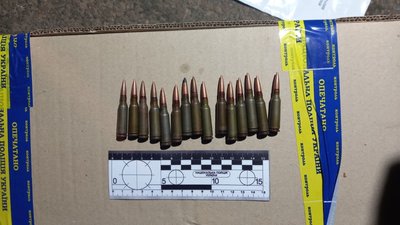 З автоматом у багажнику: на Одещині судитимуть чоловіка за незаконне володіння зброєю З автоматом у багажнику: на Одещині судитимуть чоловіка за незаконне володіння зброєю