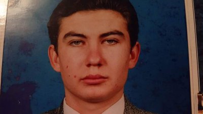 "Його образ — це великі карі очі": на Полтавщині попрощалися із сержантом Олександром Тараненком "Його образ — це великі карі очі": на Полтавщині попрощалися із сержантом Олександром Тараненком