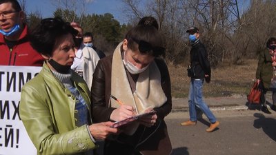"Діти залишаться без медичної допомоги". На Луганщині протестувальники перекрили дорогу "Діти залишаться без медичної допомоги". На Луганщині протестувальники перекрили дорогу