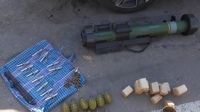 Дніпропетровщина: у водія на блокпосту вилучили гранатомет і набої