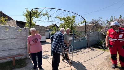 "Це наш суспільний обов'язок". Волонтери Червоного Хреста евакуюють людей з Миколаївщини та Херсонщини "Це наш суспільний обов'язок". Волонтери Червоного Хреста евакуюють людей з Миколаївщини та Херсонщини