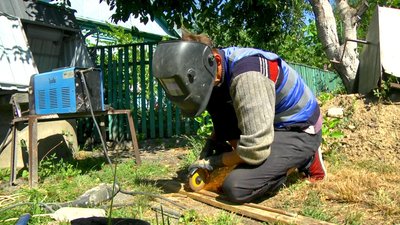 Чистять, міняють кільця та дах: у Вінниці ремонтують громадські криниці Чистять, міняють кільця та дах: у Вінниці ремонтують громадські криниці