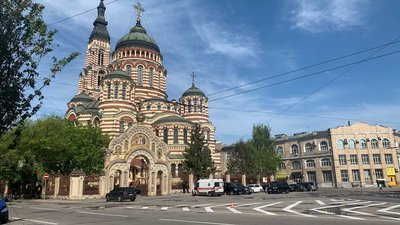 Митрополит УПЦ МП Онуфрій проводить літургію у Харкові: собор заповнений, люди без масок Митрополит УПЦ МП Онуфрій проводить літургію у Харкові: собор заповнений, люди без масок