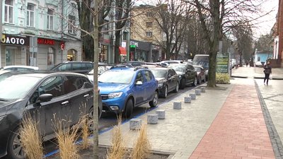 Парковка авто на Соборній