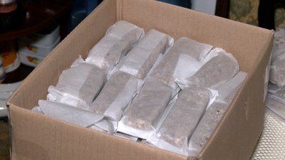У Рівному волонтерки вдома виготовляють енергетичні батончики для ЗСУ. Чим їм можна допомогти У Рівному волонтерки вдома виготовляють енергетичні батончики для ЗСУ. Чим їм можна допомогти