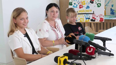 Родина Степаненків на пресконференції у Львові Родина Степаненків на пресконференції у Львові