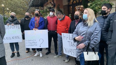 Підприємці Ужгорода виступили проти закриття кав'ярень у зв'язку з переходом міста в "червону" зону