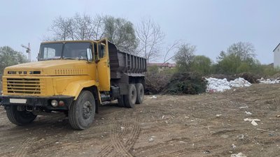 В Ужгороді виявили скидання відходів поблизу Чорних озер В Ужгороді виявили скидання відходів поблизу Чорних озер