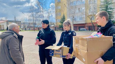 Запорізький дідусь, який розчулив глядачів соцмереж, разом з родиною перебуває в Івано-Франківську Запорізький дідусь, який розчулив глядачів соцмереж, разом з родиною перебуває в Івано-Франківську