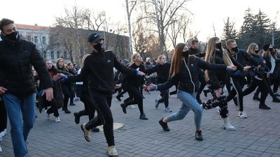 У Вінниці провели флешмоб до дня студента У Вінниці провели флешмоб до дня студента