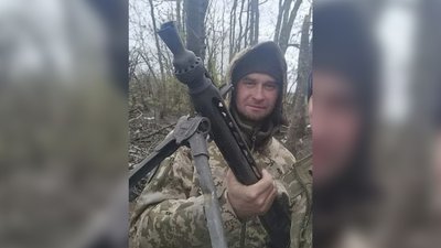 У Ніжині й Прилуках попрощалися з бійцями, які загинули на сході України У Ніжині й Прилуках попрощалися з бійцями, які загинули на сході України