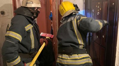 В Олександрії рятувальники відкривали квартиру, в якій подружжя отруїлось чадним газом