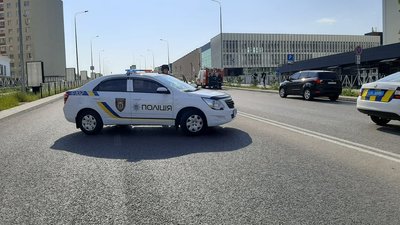 На Хмельниччині йдуть навчання працівників поліції по затриманню злочинців та звільненню заручників