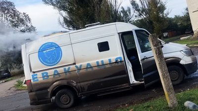 Діра в капоті евакуаційної автівки «Проліски»