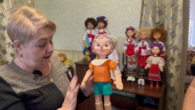 "Мої іграшки мені, як діти, дорогі": у Прилуках чоловік збирає та реставрує ляльок "Мої іграшки мені, як діти, дорогі": у Прилуках чоловік збирає та реставрує ляльок