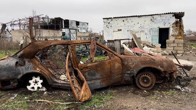 Новогригорівка в руїнах. Як живе село на Миколаївщині після втечі російських військ