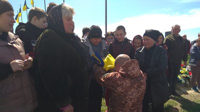 На Одещині поховали віськогово який помер через рани, отримані на війні На Одещині поховали віськогово який помер через рани, отримані на війні