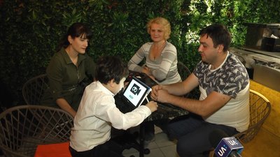 Двоє житомирських дітей з порушеннями зору отримали від чеських благодійників прилади для читання