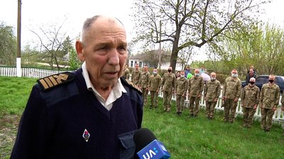 На Житомирщині перепоховали останки 100 воїнів, які загинули в Другій світовій На Житомирщині перепоховали останки 100 воїнів, які загинули в Другій світовій