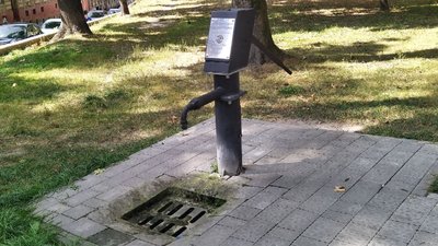 Колонка, де мешканці можуть брати воду Колонка, де мешканці можуть брати воду