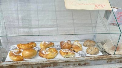 Солодка допомога. Як у Коломиї братик із сестричкою продають здобу, а гроші передають "десятці" Солодка допомога. Як у Коломиї братик із сестричкою продають здобу, а гроші передають "десятці"