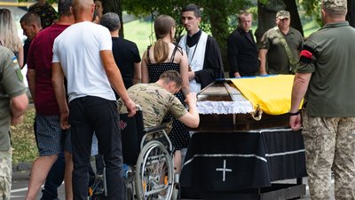 В Ужгороді попрощалися із полеглим на війні Юрієм Сакуличем В Ужгороді попрощалися із полеглим на війні Юрієм Сакуличем