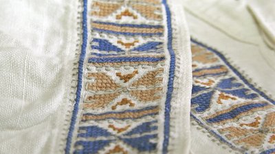 До Дня вишиванки: волинянин зберігає вишиту сорочку товариша в трилітровій банці До Дня вишиванки: волинянин зберігає вишиту сорочку товариша в трилітровій банці