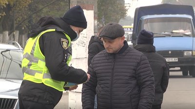 У Херсоні патрульні нагадали пішоходам - треба бути відповідальними