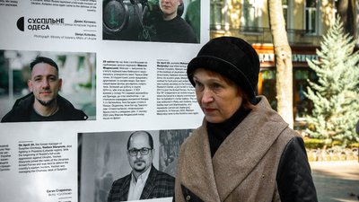 В одеському Міському саду відкрили фотовиставку "Війна ще не закінчилася" В одеському Міському саду відкрили фотовиставку "Війна ще не закінчилася"
