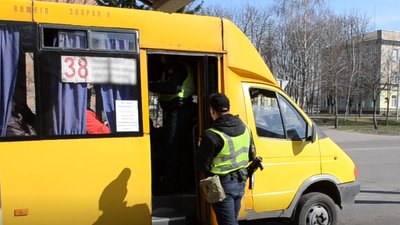 Правоохоронці складають протоколи Правоохоронці складають протоколи