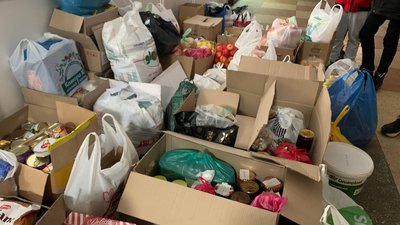 Тернопільські школярі передали допомогу волонтерам Тернопільські школярі передали допомогу волонтерам