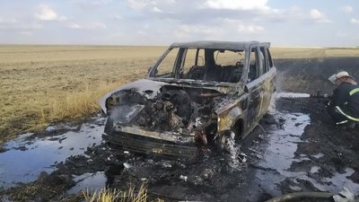 Ще одна пожежа в пшеничному полі на Харківщині: згорів автомобіль