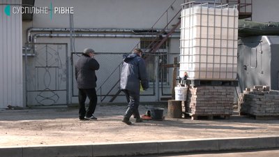 Як рівненським ОСББ роздавали засоби для дезінфекції під'їздів