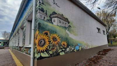 Пейзаж на стіні школи Пейзаж на стіні школи