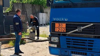 На херсонській нафтобазі СБУ викрила підпільне виробництво дизпалива На херсонській нафтобазі СБУ викрила підпільне виробництво дизпалива