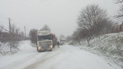 На Тернопільщині відновили рух для автобусів та вантажівок