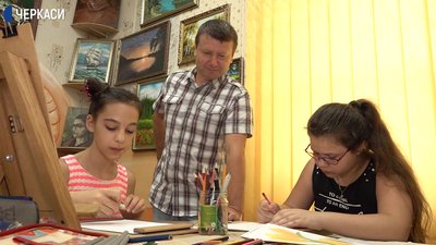 Художню галерею та безплатні курси малювання організував пенсіонер на Черкащині Художню галерею та безплатні курси малювання організував пенсіонер на Черкащині