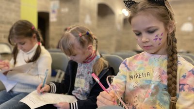 У Миколаєві на базі наукового простору Science Kids діти віком від 7 до 12 років мають можливість щосуботи відвідувати безплатні лекторії з біології, історії та астрономії.