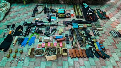 У раніше судимого кропивничанина вдома знайшли зброю, вибухівку та боєприпаси У раніше судимого кропивничанина вдома знайшли зброю, вибухівку та боєприпаси