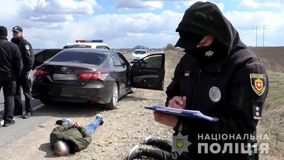 Біля Рівного на трасі затримали підозрюваних в квартирних крадіжках