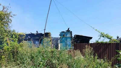 зруйнований будинок, одноробівка