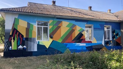 Хати, прикрашені муралами у селі Гораївка, липень 2023. Фото: Андрій Захарко Хати, прикрашені муралами у селі Гораївка, липень 2023. Фото: Андрій Захарко