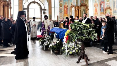 У Мукачеві попрощалися із загиблим захисником Володимиром Сурняком