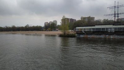 У Запоріжжі, через скид води на Дніпровській ГЕС, підтопило осушені ділянки узбережжя У Запоріжжі, через скид води на Дніпровській ГЕС, підтопило осушені ділянки узбережжя
