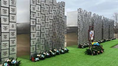 Меморіал "Стіна пам'яті" у Бучі, 24 лютого 2024 року